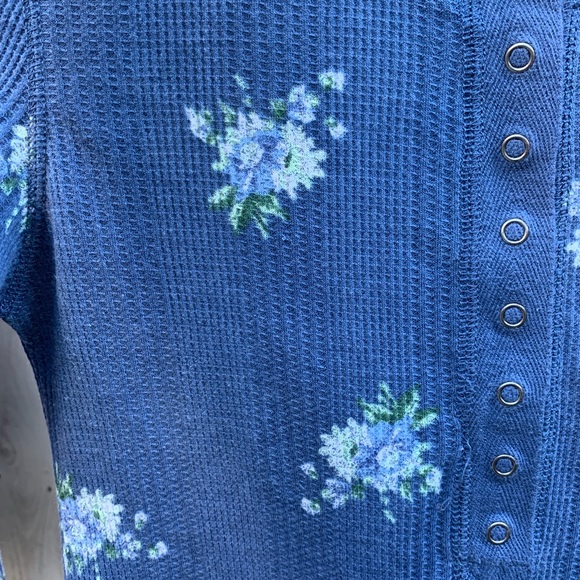 Aerie Henley Top in XS - Picture 5 of 5